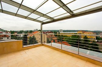 Terrasse mit Überdachung